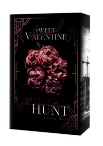 Printausgabe mit Farbschnitt zum Buch The Valentine's Hunt. Ein Strauß Pfingstrosen auf dem Cover, ein Hotel im Rohbau auf dem Farbschnitt.